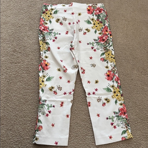 Charter Club White Pants with Floral Design size 8 - Picture 6 of 9